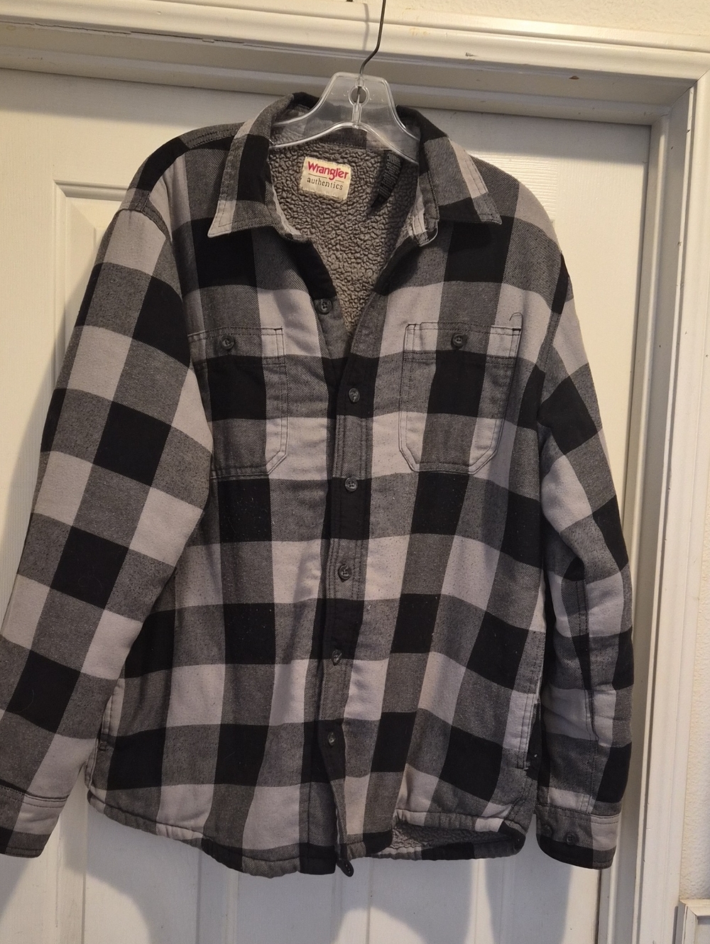 Wrangler Men’s Black & Gray Buffalo Plaid Sherpa Shirt